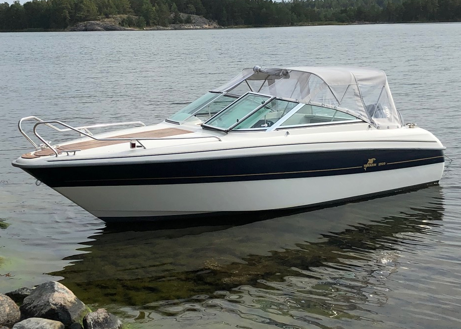 Båttrailer lastad med daycruiser Yamarin 5920 stulen i Edsbruk, norra delen av Västerviks k:n