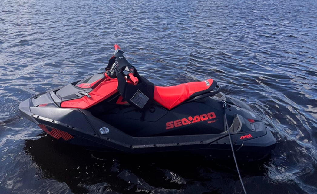 Sea Doo Spark Trixx stulen på trailer i Uppsala