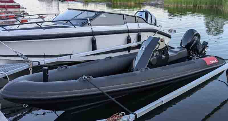 Dahl 18 RIB med 90 HK Evinrude stulen på trailer i Fagerdala, Värmdö