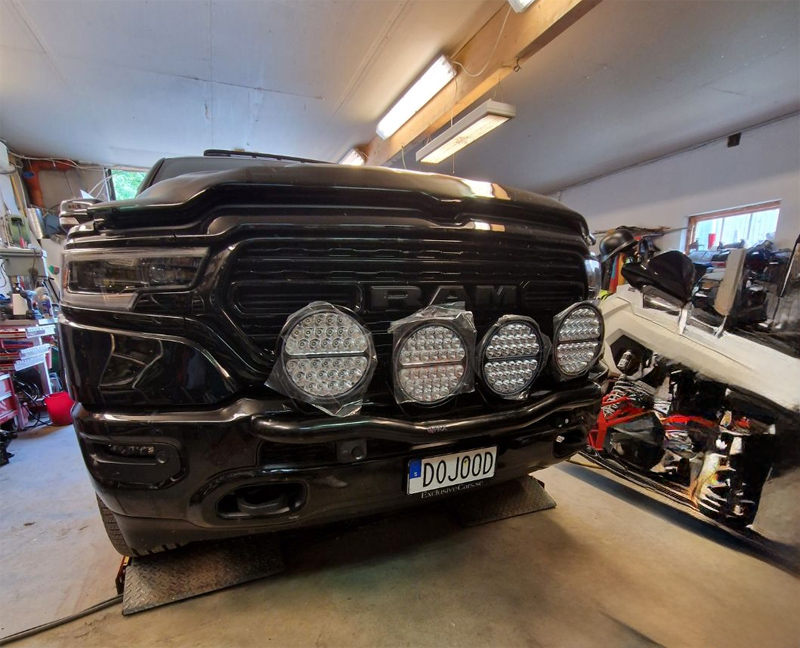 Svart RAM 1500 Crew Cab Limited Night Edition stulen i Alunda nordost om Uppsala