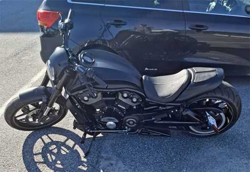 Harley Davidson VRSCDX Night Rod Special stulen vid Görvälnsbadet, Järfälla