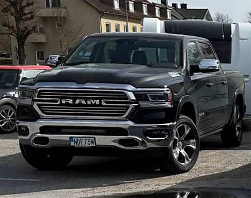 Svart Ram 1500 Crew Cab Laramie stulen i Forshem söder om Hällekis, norr om Götene